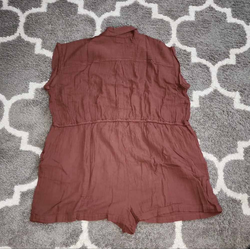 Waist-Defined Crinkle Gauze Romper -- 3-inch inseam - Picture 4 of 7